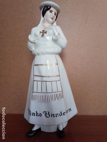 Antigüedades: Botella de Mujer porcelana Santa Clara firmada Alvarez- vinho Bandeira